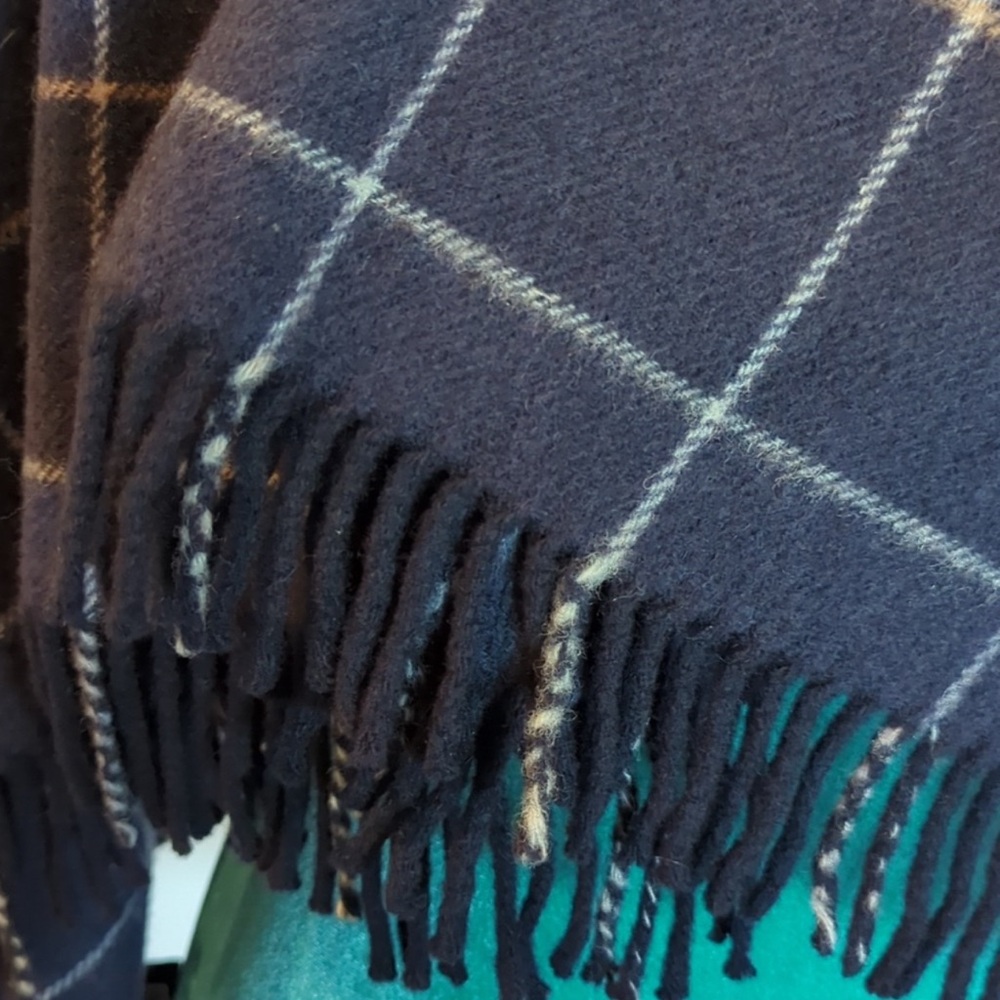 Burberry Navy Blue & White Checkered Shawl EUC unisex scarf - Picture 5 of 7